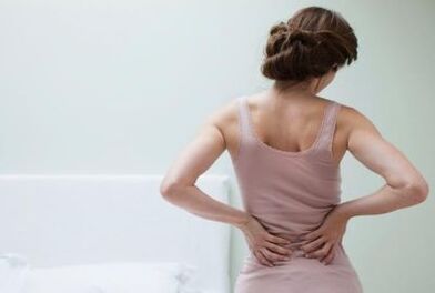 bolečine v hrbtu pri ženski